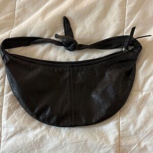 Vintage GAP Black tie Leather saddle shoulder Bag with zip closure